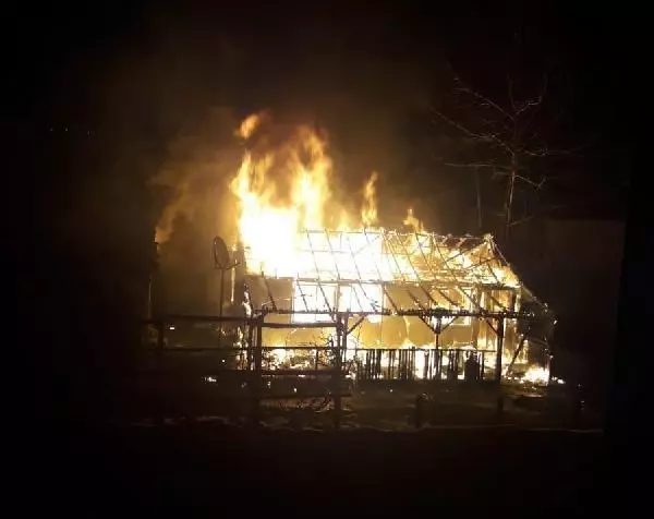 Sobadan çıkan yangın tek katlı evi kül etti, enkazdan 'Kur'an-ı Kerim' çıkarıldı Sobadan çıkan yangın tek katlı evi kül etti, enkazdan 'Kur'an-ı Kerim' çıkarıldı