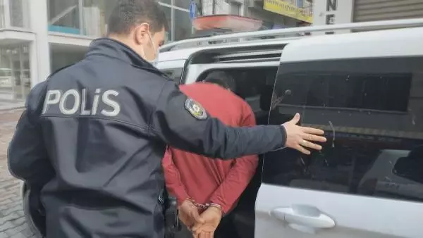 Sultangazi'de hırsızlık yapıp kaçan şüpheli sığındığı binada yakalandı Sultangazi'de hırsızlık yapıp kaçan şüpheli sığındığı binada yakalandı