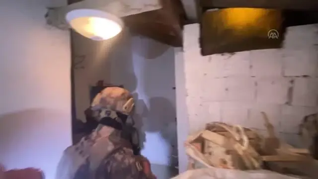 Uyuşturucu operasyonunda 37 şüpheli gözaltına alındı (2) Uyuşturucu operasyonunda 37 şüpheli gözaltına alındı (2)