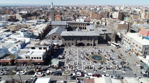 Vali Karaloğlu: Diyarbakır, yeniden küllerinden doğuyor
