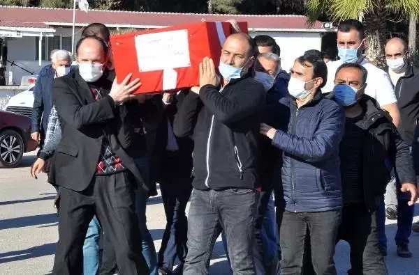 Eski Devlet Bakanı Ahmet Şanal toprağa verildi Eski Devlet Bakanı Ahmet Şanal toprağa verildi