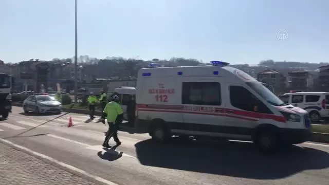 Yaya geçidinde ticari aracın çarptığı yaşlı kadın ağır yaralandı Yaya geçidinde ticari aracın çarptığı yaşlı kadın ağır yaralandı