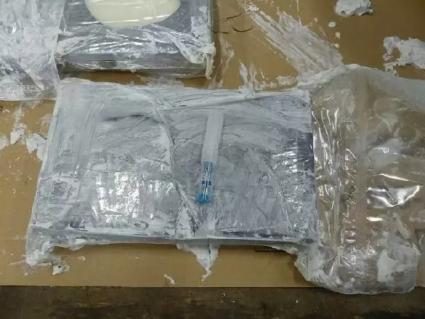 Avrupa'nın en büyük deniz aşırı uyuşturucu operasyonu: Hamburg Limanı'nda 16 ton saf kokain ele geçirildi Avrupa'nın en büyük deniz aşırı uyuşturucu operasyonu: Hamburg Limanı'nda 16 ton saf kokain ele geçirildi