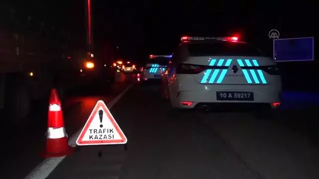 BALIKESİR - Trafik kazası: 3 yaralı BALIKESİR - Trafik kazası: 3 yaralı