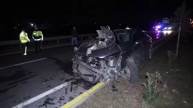 BALIKESİR - Trafik kazası: 3 yaralı BALIKESİR - Trafik kazası: 3 yaralı