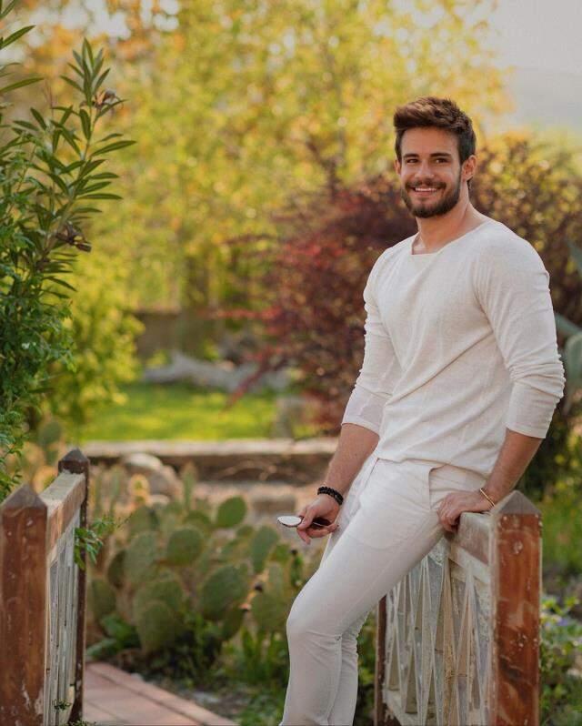 Batuhan Karacakaya kimdir? Kaç yaşında, nereli, mesleği nedir? Survivor 2021'e katılan Batuhan Karacakaya kimdir, hangi dizilerde oynamıştır? Batuhan Karacakaya kimdir? Kaç yaşında, nereli, mesleği nedir? Survivor 2021'e katılan Batuhan Karacakaya kimdir, hangi dizilerde oynamıştır?