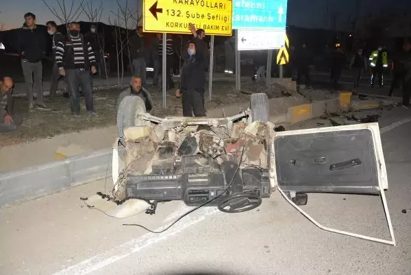 Son dakika haberi! Çarpışan otomobillerden biri ikiye bölündü: 2 yaralı Son dakika haberi! Çarpışan otomobillerden biri ikiye bölündü: 2 yaralı
