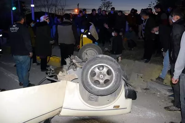 Son dakika haberi! Çarpışan otomobillerden biri ikiye bölündü: 2 yaralı Son dakika haberi! Çarpışan otomobillerden biri ikiye bölündü: 2 yaralı