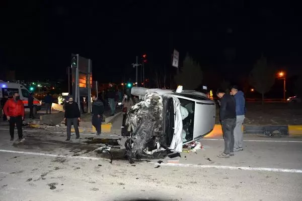Son dakika haberi! Çarpışan otomobillerden biri ikiye bölündü: 2 yaralı Son dakika haberi! Çarpışan otomobillerden biri ikiye bölündü: 2 yaralı