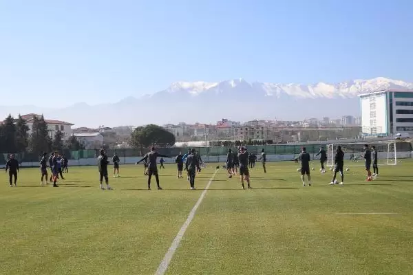 Denizlispor'un gözü Beşiktaş'ta Denizlispor'un gözü Beşiktaş'ta