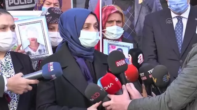 DİYARBAKIR - AK Parti Genel Başkan Yardımcıları Usta ve Yavuz, Diyarbakır annelerini ziyaret etti DİYARBAKIR - AK Parti Genel Başkan Yardımcıları Usta ve Yavuz, Diyarbakır annelerini ziyaret etti