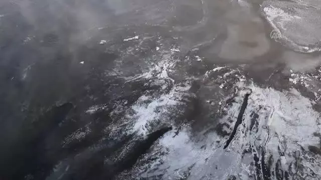 Doğu Anadolu'da soğuk havanın etkisiyle dere ve şelaleler dondu Doğu Anadolu'da soğuk havanın etkisiyle dere ve şelaleler dondu