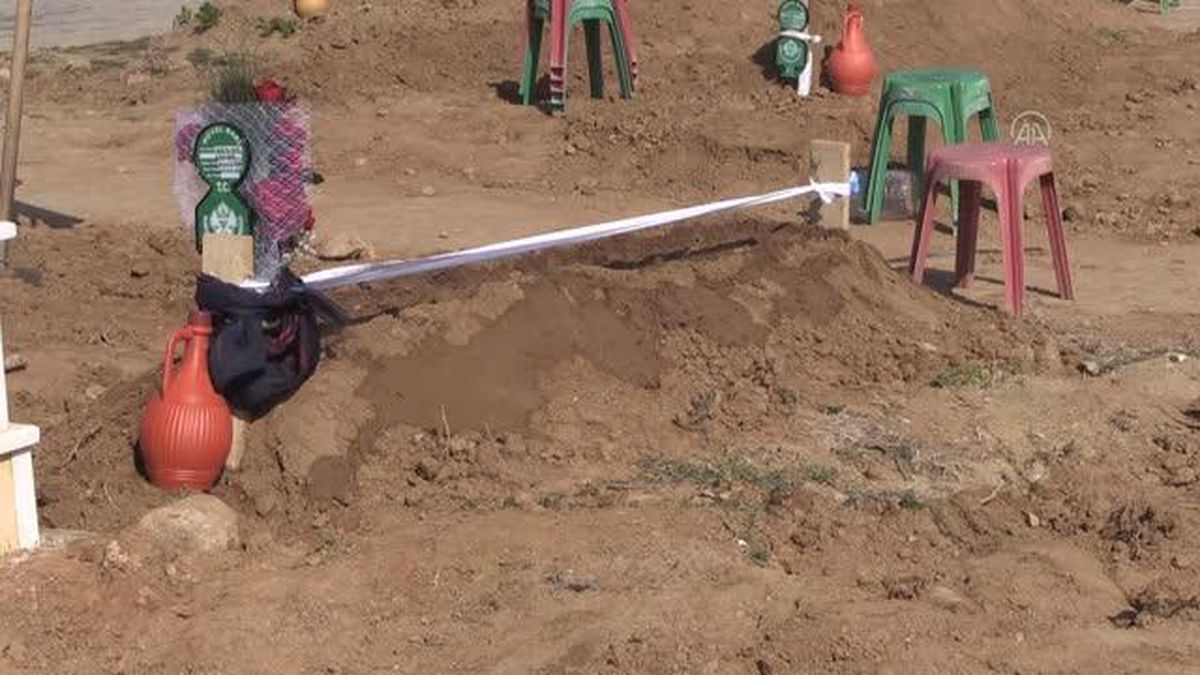 Durakta öldürülen kadının mezarını ziyaret eden kadınlardan 'cinayetler durdurulsun' çağrısı