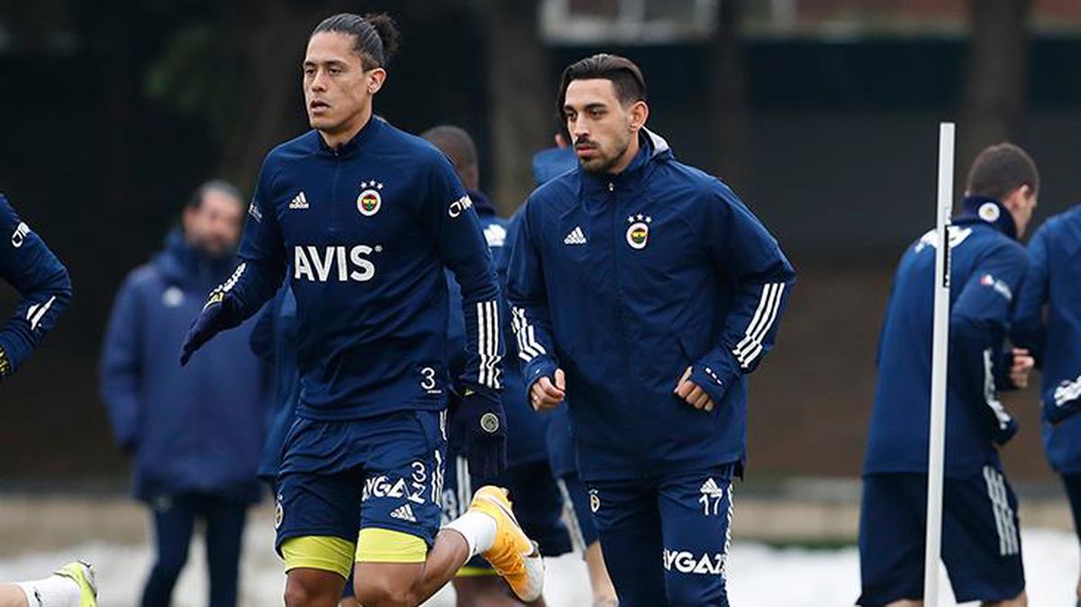 Fenerbahçe'de İrfan Can Kahveci antrenmanın bir bölümünde takımla çalıştı