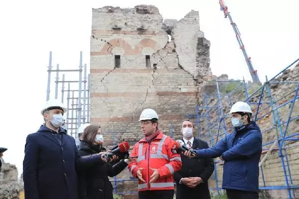 İmamoğlu Yedikule surlarında incelemelerde bulundu İmamoğlu Yedikule surlarında incelemelerde bulundu