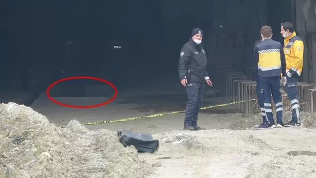 İnşaatta mesaiye başlayan işçiler, yanmış erkek cesediyle karşılaştı İnşaatta mesaiye başlayan işçiler, yanmış erkek cesediyle karşılaştı