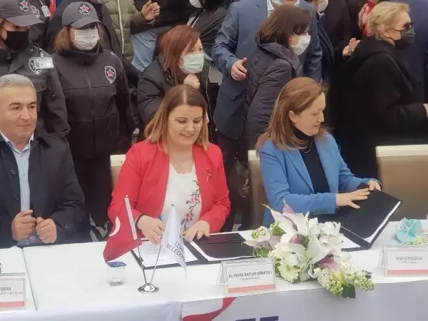 İzmit Belediyesi'nde toplu iş sözleşmesi imzalandı İzmit Belediyesi'nde toplu iş sözleşmesi imzalandı