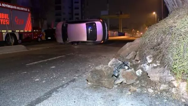 Kadıköy'de kaldırıma çarpan otomobil takla attı, 2 kişi yaralandı Kadıköy'de kaldırıma çarpan otomobil takla attı, 2 kişi yaralandı