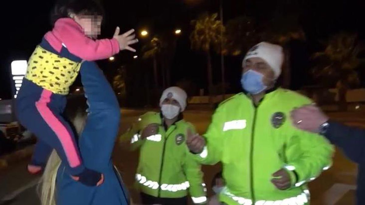 Kaza yapan kadın, kendisini çeken gazetecileri çocuğunu kaldırıp yere atmakla tehdit etti