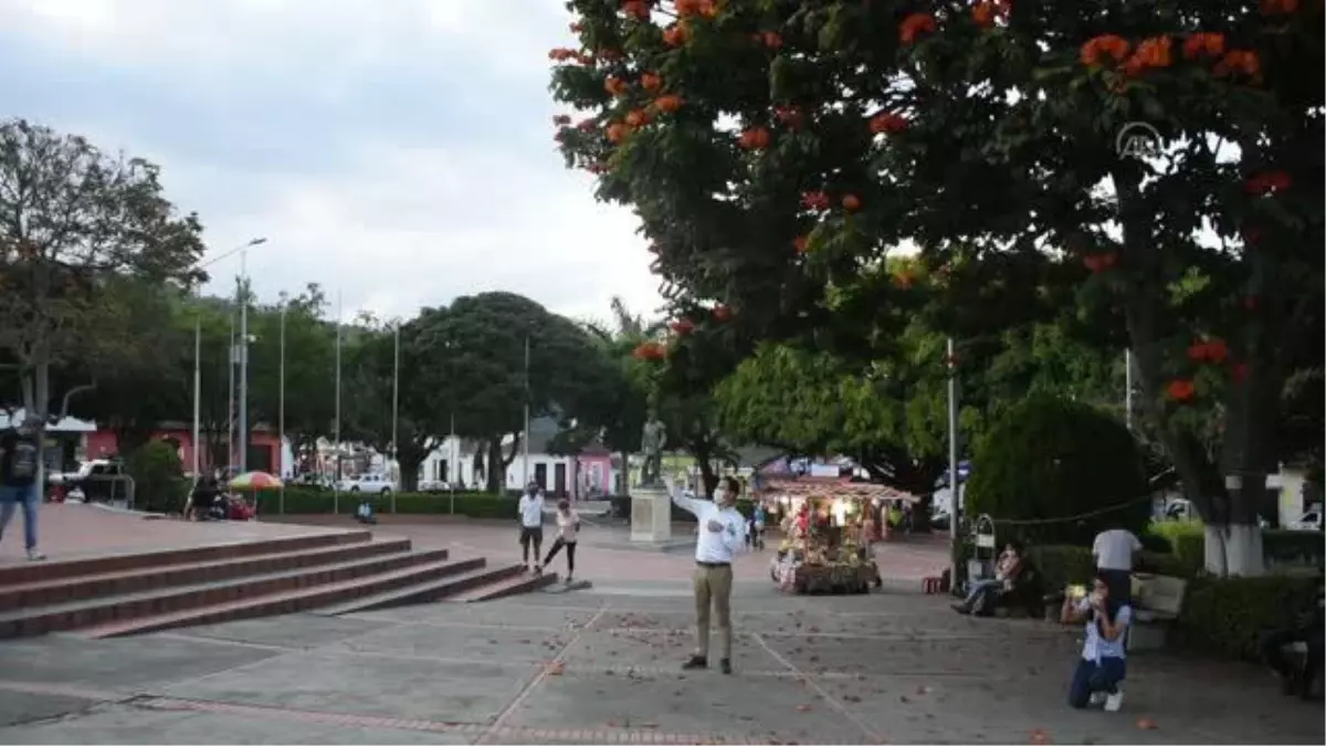 Kolombiya'nın Chinacota kasabası renkli duvar resimleriyle açık hava müzesini andırıyor