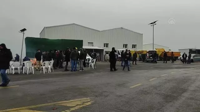 Maltepe Belediyesi'ndeki işçilerin grevi devam ediyor Maltepe Belediyesi'ndeki işçilerin grevi devam ediyor