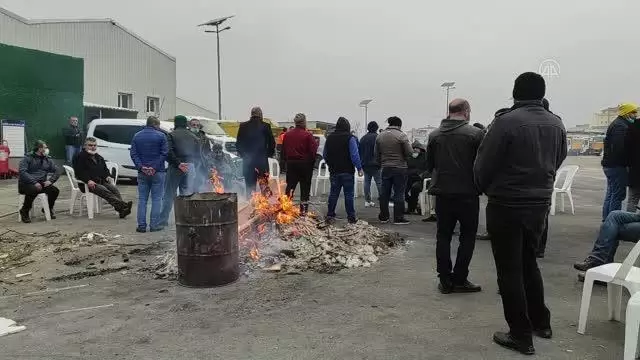 Maltepe Belediyesi'ndeki işçilerin grevi devam ediyor Maltepe Belediyesi'ndeki işçilerin grevi devam ediyor