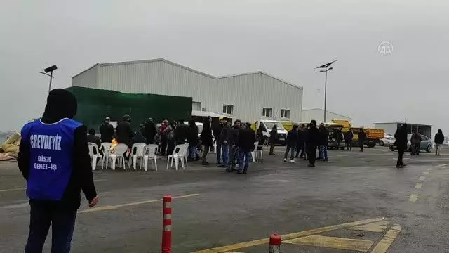 Maltepe Belediyesi'ndeki işçilerin grevi devam ediyor Maltepe Belediyesi'ndeki işçilerin grevi devam ediyor
