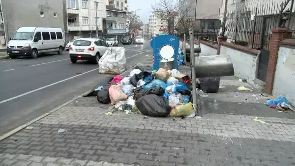 MALTEPE'DE SOKAKLARDA ÇÖP YIĞINLARI OLUŞTU, KONTEYNERLER DOLDU TAŞTI MALTEPE'DE SOKAKLARDA ÇÖP YIĞINLARI OLUŞTU, KONTEYNERLER DOLDU TAŞTI