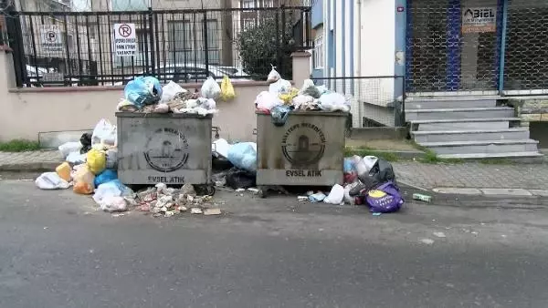 MALTEPE'DE SOKAKLARDA ÇÖP YIĞINLARI OLUŞTU, KONTEYNERLER DOLDU TAŞTI MALTEPE'DE SOKAKLARDA ÇÖP YIĞINLARI OLUŞTU, KONTEYNERLER DOLDU TAŞTI