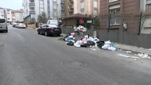 MALTEPE'DE SOKAKLARDA ÇÖP YIĞINLARI OLUŞTU, KONTEYNERLER DOLDU TAŞTI MALTEPE'DE SOKAKLARDA ÇÖP YIĞINLARI OLUŞTU, KONTEYNERLER DOLDU TAŞTI
