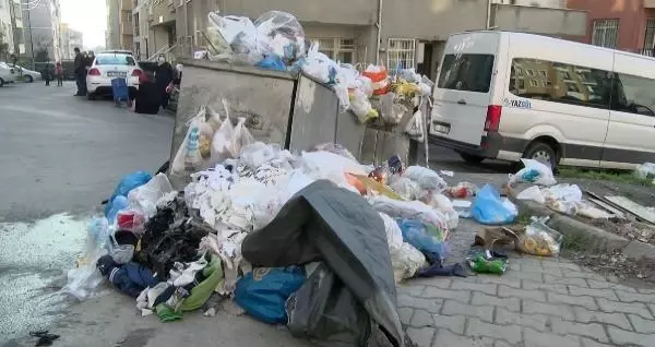 MALTEPE'DE SOKAKLARDA ÇÖP YIĞINLARI OLUŞTU, KONTEYNERLER DOLDU TAŞTI MALTEPE'DE SOKAKLARDA ÇÖP YIĞINLARI OLUŞTU, KONTEYNERLER DOLDU TAŞTI