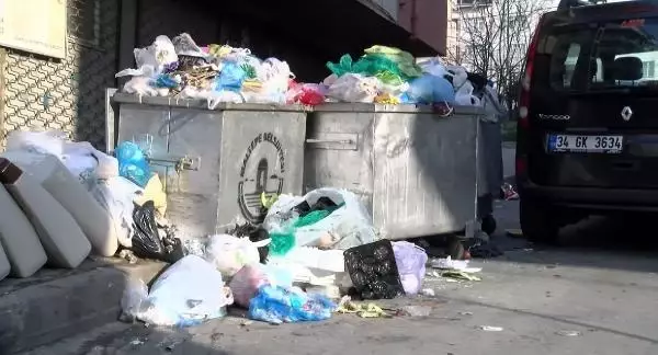 MALTEPE'DE SOKAKLARDA ÇÖP YIĞINLARI OLUŞTU, KONTEYNERLER DOLDU TAŞTI MALTEPE'DE SOKAKLARDA ÇÖP YIĞINLARI OLUŞTU, KONTEYNERLER DOLDU TAŞTI