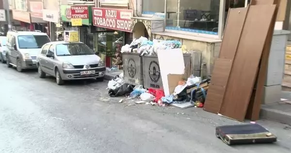 MALTEPE'DE SOKAKLARDA ÇÖP YIĞINLARI OLUŞTU, KONTEYNERLER DOLDU TAŞTI MALTEPE'DE SOKAKLARDA ÇÖP YIĞINLARI OLUŞTU, KONTEYNERLER DOLDU TAŞTI