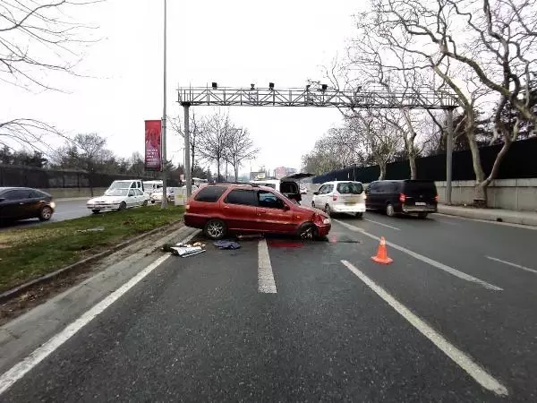 Maslak'ta trafiği kilitleyen kaza Maslak'ta trafiği kilitleyen kaza