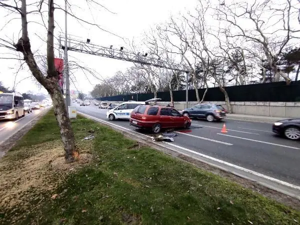 Maslak'ta trafiği kilitleyen kaza Maslak'ta trafiği kilitleyen kaza