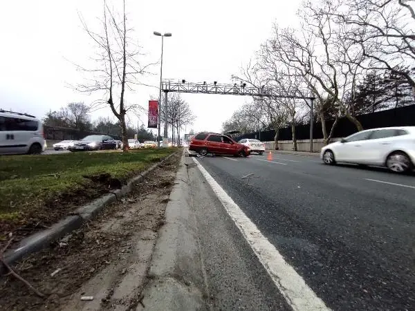 Maslak'ta trafiği kilitleyen kaza Maslak'ta trafiği kilitleyen kaza