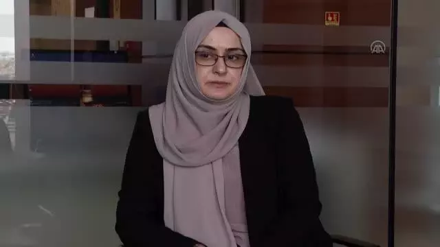 MİLLET İRADESİNE DARBE: 28 ŞUBAT - Başörtüsü yasağı nedeniyle üniversiteyi 10 yılda bitirebilen Yılmaz, yaşadıklarını anlattı MİLLET İRADESİNE DARBE: 28 ŞUBAT - Başörtüsü yasağı nedeniyle üniversiteyi 10 yılda bitirebilen Yılmaz, yaşadıklarını anlattı