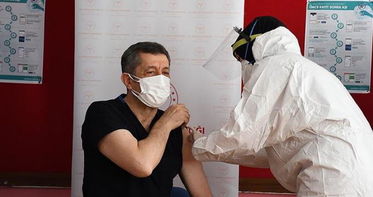 Öğretmenler aşılanacak mı? Öğretmenler aşı olmak zorunda mı? Aşı takvimi! Öğretmenler ne zaman aşı olacak?