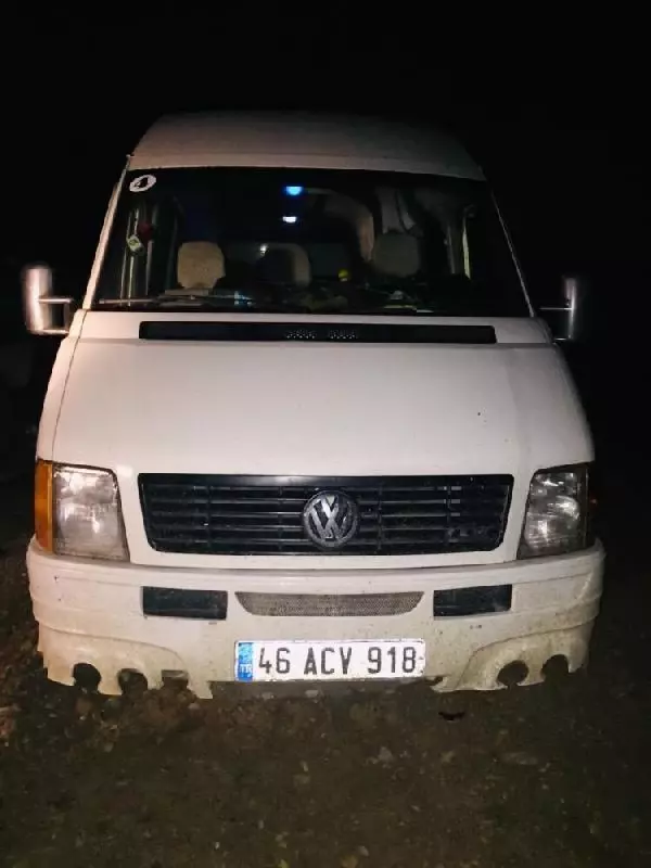 Portakal bahçesinden 5 ton meyve çalan 5 şüpheli suçüstü yakalandı Portakal bahçesinden 5 ton meyve çalan 5 şüpheli suçüstü yakalandı