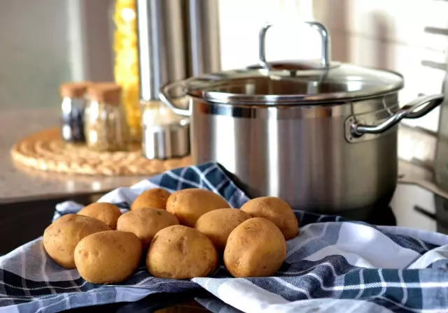 Rüyada patates görmek ne anlama gelir? Rüyada patates soymak, patates toplamak patates kızartması yemek, patates yemek, patates almak ne anlama gelir? Rüyada patates görmek ne anlama gelir? Rüyada patates soymak, patates toplamak patates kızartması yemek, patates yemek, patates almak ne anlama gelir?