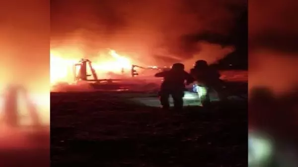 Silivri'de baraka alevlere teslim oldu Silivri'de baraka alevlere teslim oldu