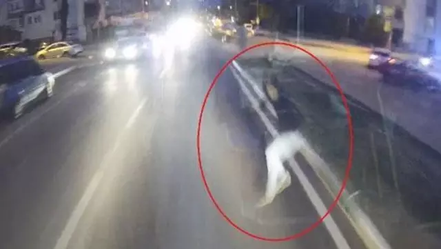 Otobüsün çarptığı genç hayatını kaybetti! Acılı aile şoförün tutuklanmamasına isyan etti Otobüsün çarptığı genç hayatını kaybetti! Acılı aile şoförün tutuklanmamasına isyan etti