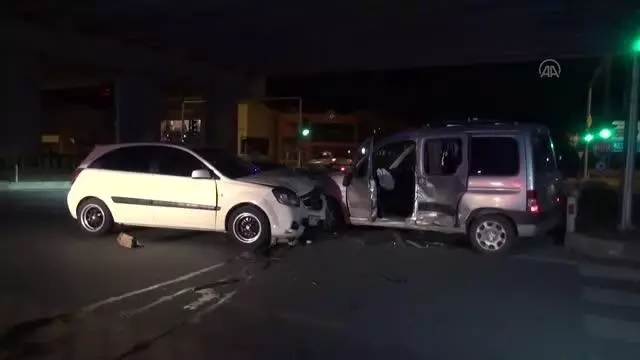Son dakika haber | Trafik kazasına karışan aile gazetecilere saldırdı Son dakika haber | Trafik kazasına karışan aile gazetecilere saldırdı