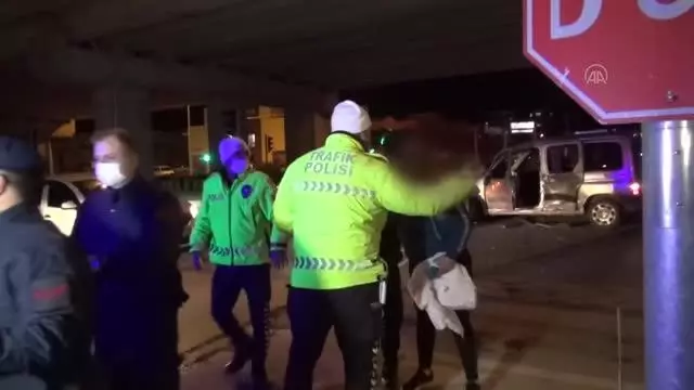Son dakika haber | Trafik kazasına karışan aile gazetecilere saldırdı Son dakika haber | Trafik kazasına karışan aile gazetecilere saldırdı