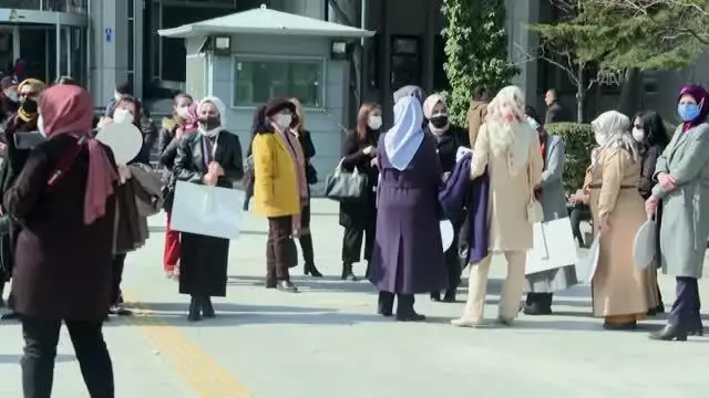 (Tuna Çelik'in 'nitelikli cinsel saldırı' suçundan yargılanması) KADEM üyelerinden adliye önünde basın açıklaması (Tuna Çelik'in 'nitelikli cinsel saldırı' suçundan yargılanması) KADEM üyelerinden adliye önünde basın açıklaması