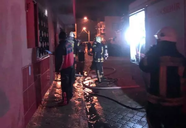 Turgutlu'da ailesinin oturduğu evi ateşe verdi: 2 gözaltı Turgutlu'da ailesinin oturduğu evi ateşe verdi: 2 gözaltı