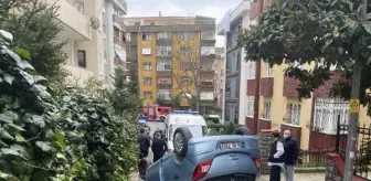 Üsküdar'da otomobil takla attı; kadın sürücü yaralandı