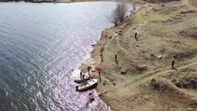 Son dakika: 9 yıl önce kaybolan 2 kişi için Bayramhacılı Baraj Gölü'nde arama çalışması başlatıldı Son dakika: 9 yıl önce kaybolan 2 kişi için Bayramhacılı Baraj Gölü'nde arama çalışması başlatıldı
