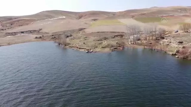 Son dakika: 9 yıl önce kaybolan 2 kişi için Bayramhacılı Baraj Gölü'nde arama çalışması başlatıldı Son dakika: 9 yıl önce kaybolan 2 kişi için Bayramhacılı Baraj Gölü'nde arama çalışması başlatıldı