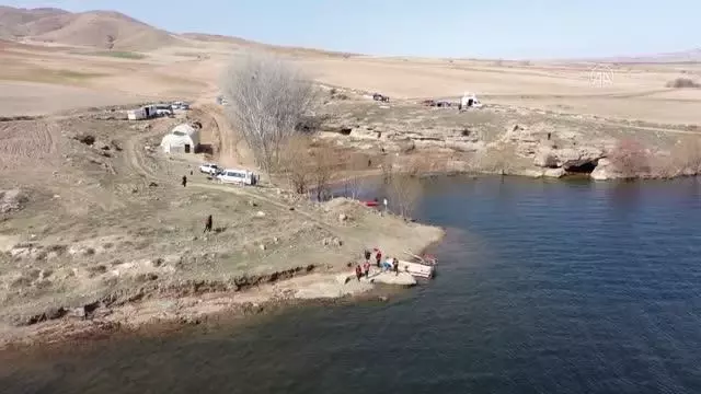 Son dakika: 9 yıl önce kaybolan 2 kişi için Bayramhacılı Baraj Gölü'nde arama çalışması başlatıldı Son dakika: 9 yıl önce kaybolan 2 kişi için Bayramhacılı Baraj Gölü'nde arama çalışması başlatıldı